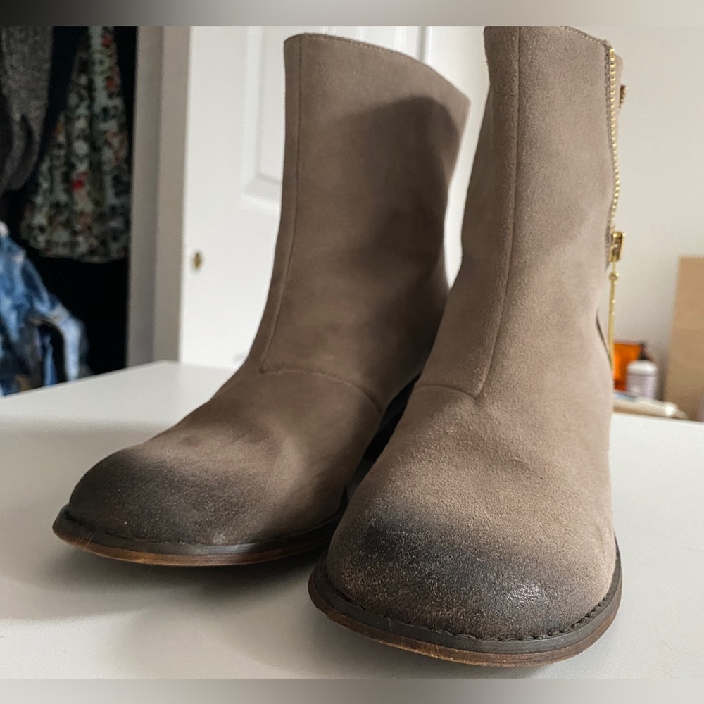 Betsy Johnson Grey suede leather boots